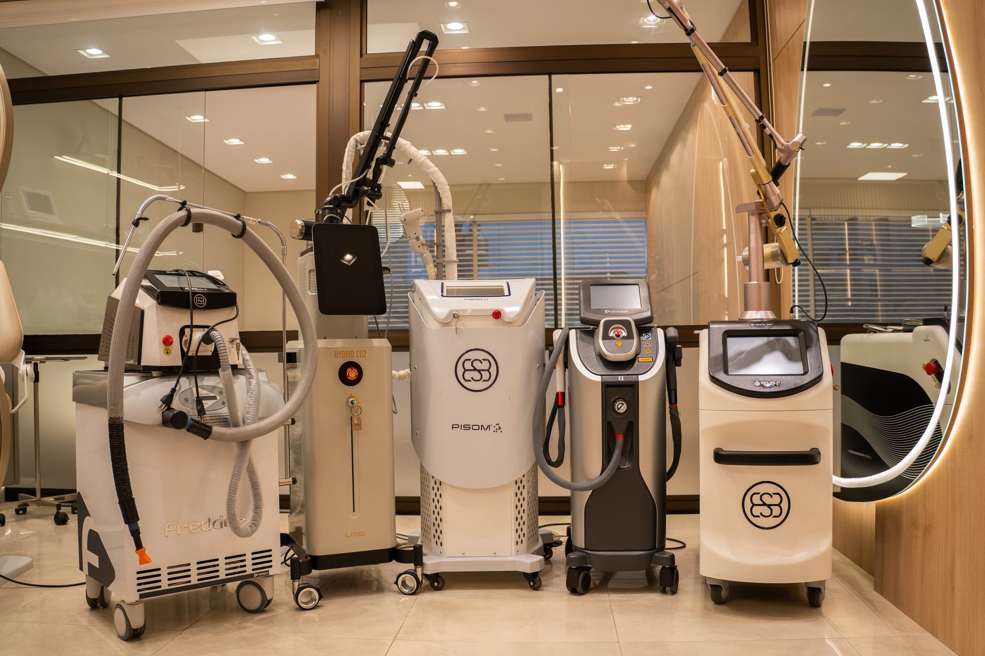 Equipamentos de laser e resfriamento do consultório da BTZ Med